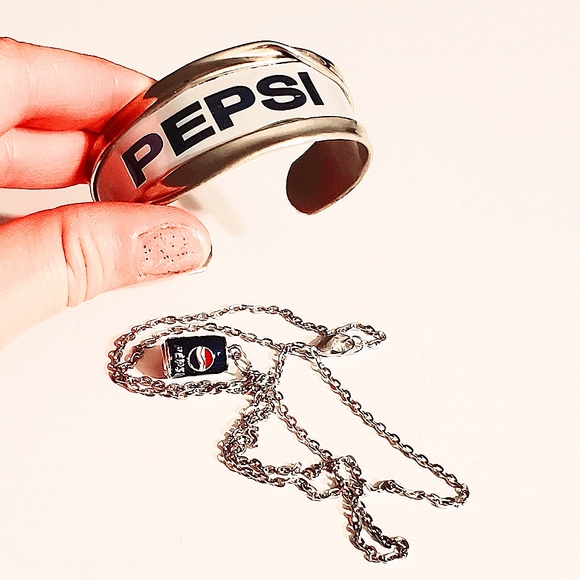 "Pepsi" Set - Cuff & Necklace - Picture 4 of 6